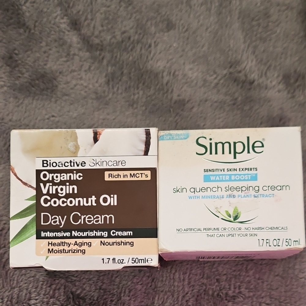 Simple Water Boost Skin Quench Sleeping Cream - White and Blue